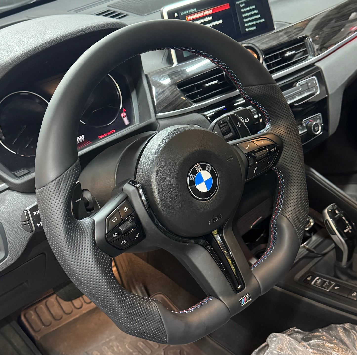 Volante BMW Serie E/F/G con impugnatura ed ergonomia SPORTIVA