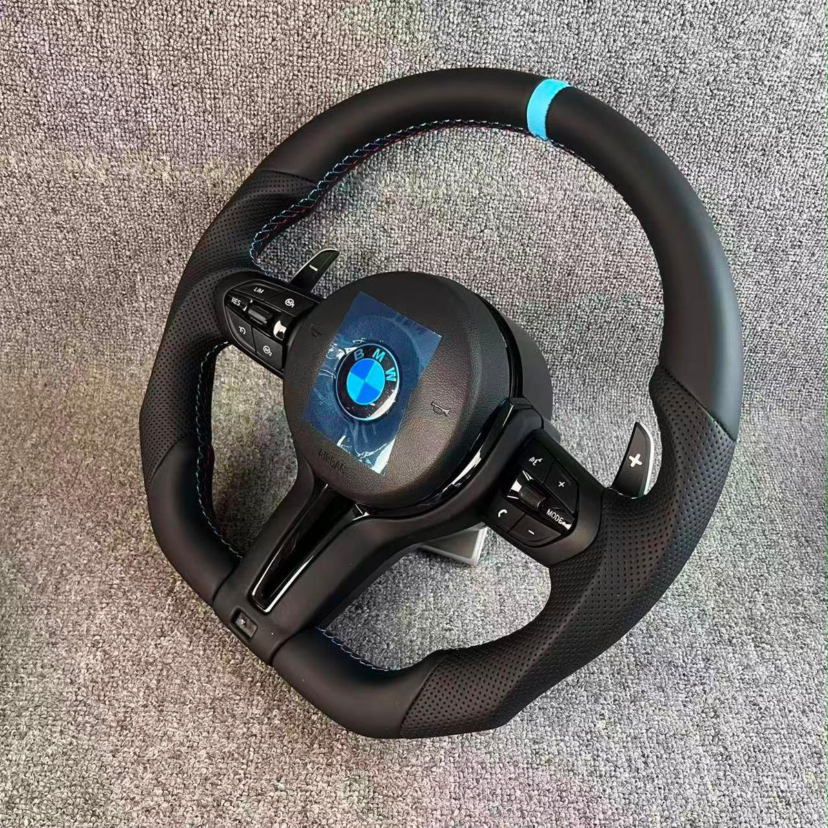 Volante BMW Serie E/F con impugnatura ed ergonomia SPORTIVA