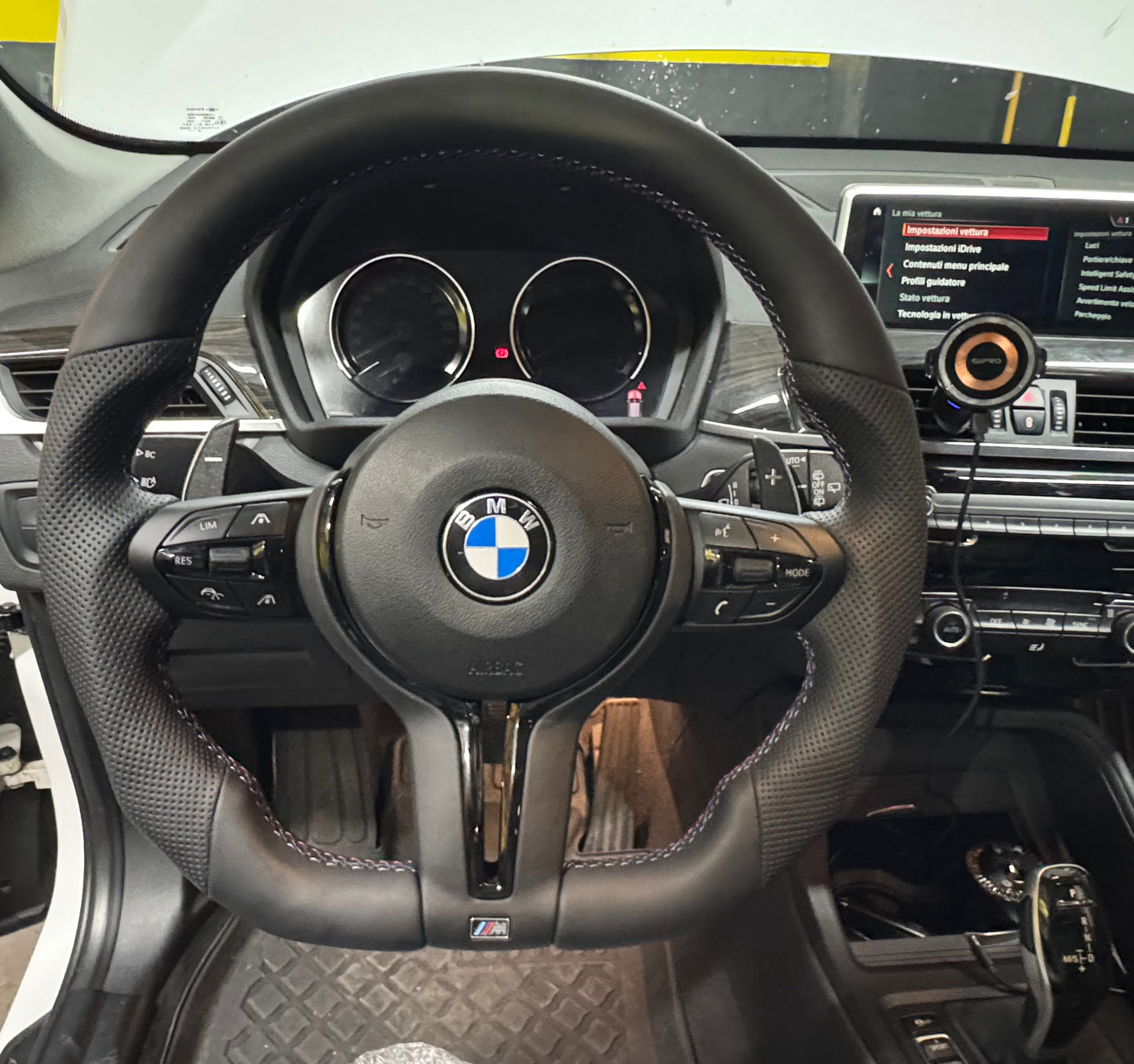 Volante BMW Serie E/F/G con impugnatura ed ergonomia SPORTIVA