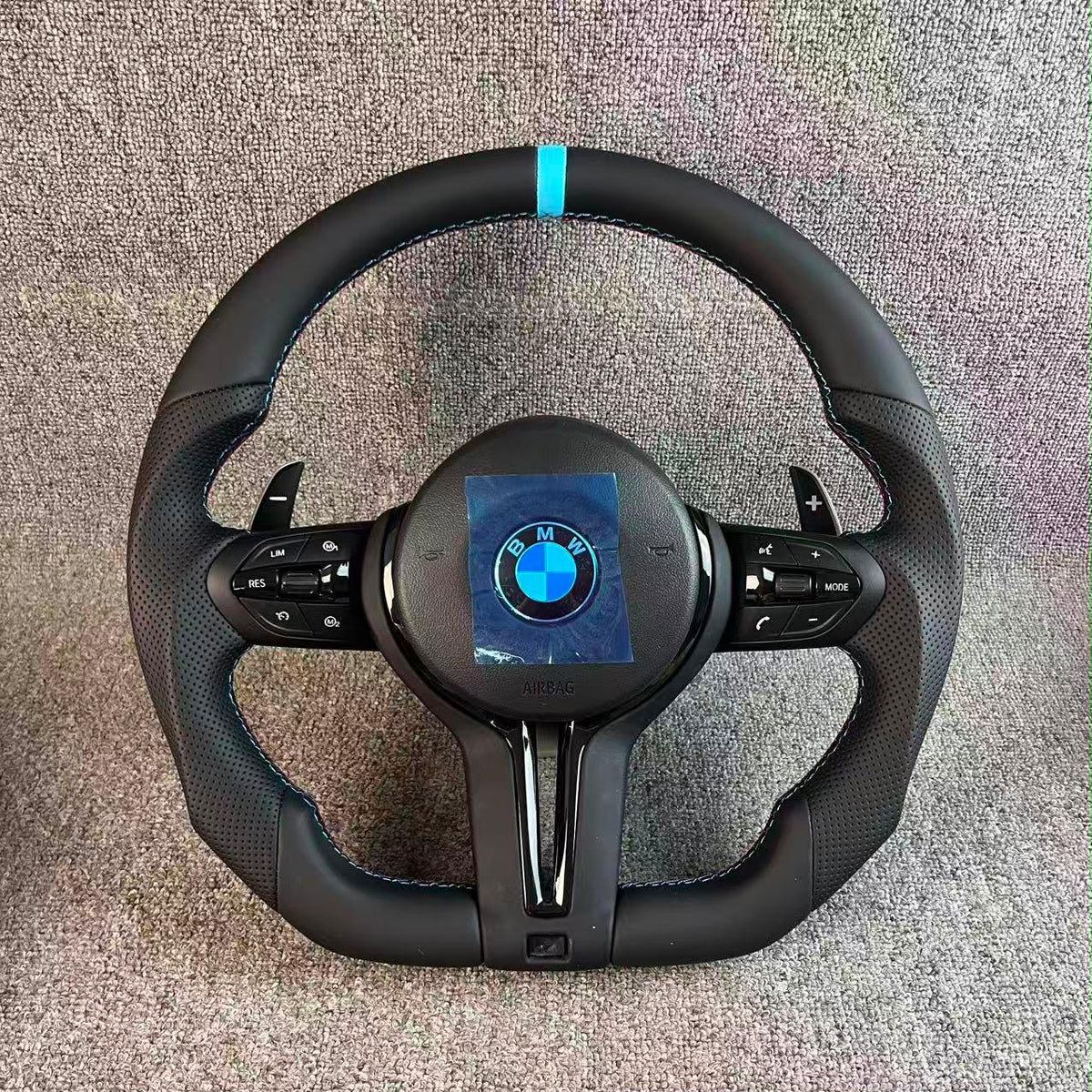 Volante BMW Serie E/F con impugnatura ed ergonomia SPORTIVA